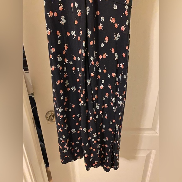 Blue floral French Connection dress (size 6) with cross over neck and frilly hem - Picture 6 of 7